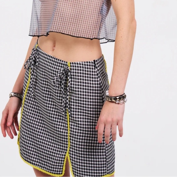Pretty damage Gingham Mini Skirt - Picture 1 of 10